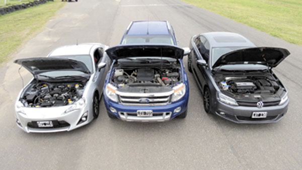 Tres autos muy distintos, pero con algo muy en común bajo el capot: la potencia.