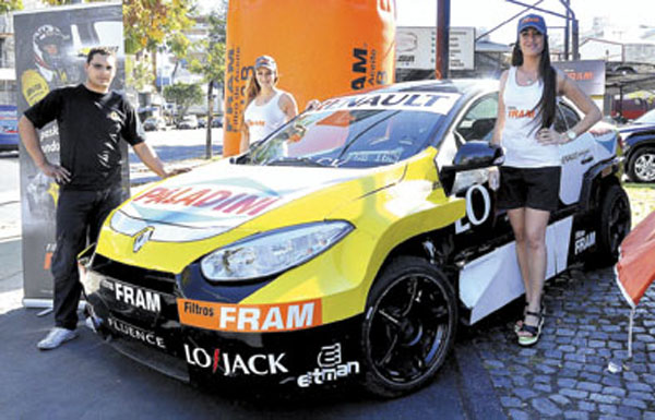 El lubricentro de Garay y Entre Ríos recibió la visita del equipo Renault Fram de Súper TC2000.