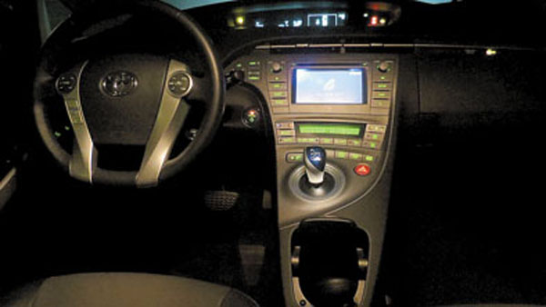 Show de luces en el tablero del Prius.