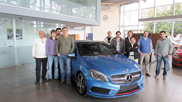 Los participantes del nuevo Focus Group, en el salón de ventas de Stern Motors Rosario.