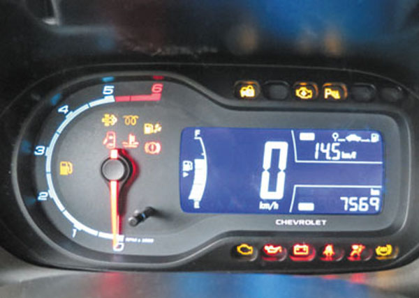 El tablero de moto está presente cada vez en más Chevrolet. No tiene indicador de temperatura del agua del motor.