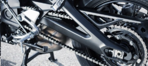 Lubricación y mantenimiento de la cadena de moto