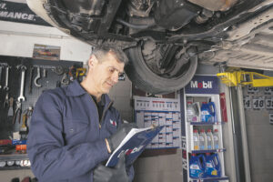 Mobil: La correcta lubricación del chasis.